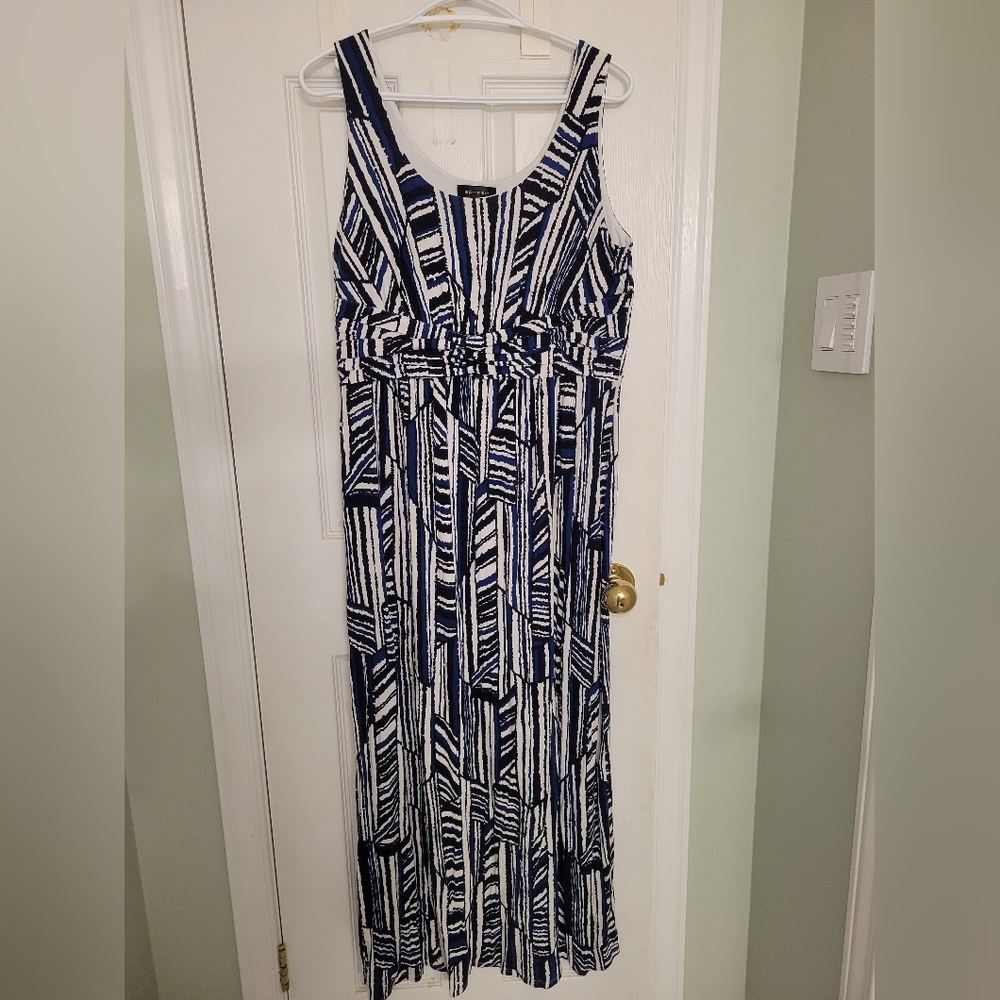 Spense graphic print maxi dress in black, white and blue pattern, size L